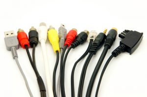 Welche Kabel und Anschlüsse braucht man für eine Stereoanlage?